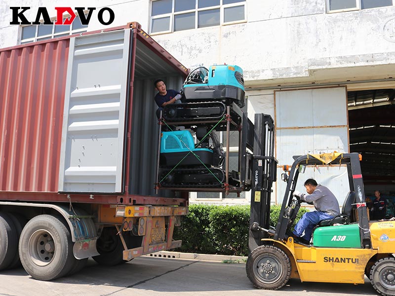 凱迪沃重工一批小型挖掘機出口東歐