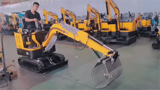KV15型小挖掘機配耙子操作視頻