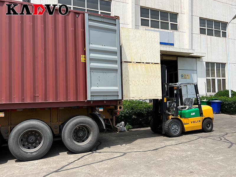 凱迪沃小挖機(jī)出口比利時(shí)